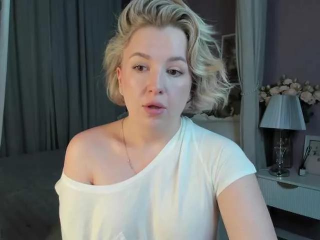 Nikki-Kai on BongaCams 