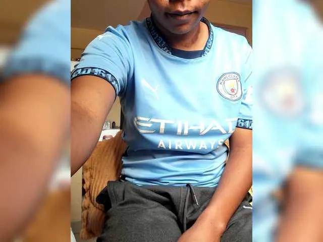 Freechat Petite-mpenzi on BongaCams