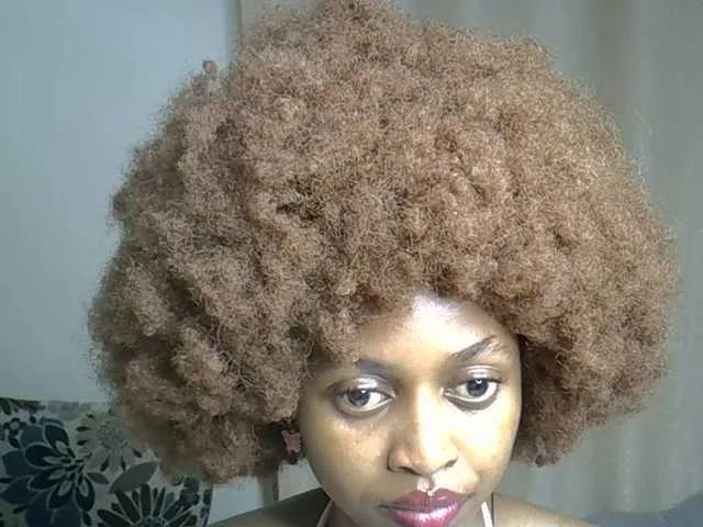 PetiteCaramel on BongaCams