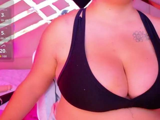 Offline playfulcurvy on BongaCams