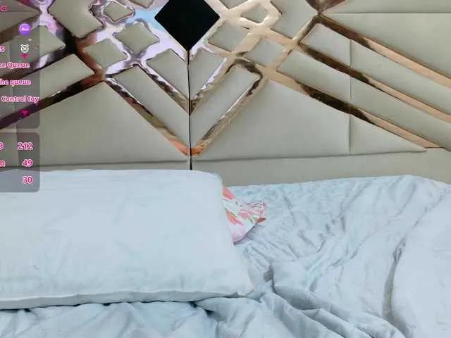 Offline playfulcurvy on BongaCams