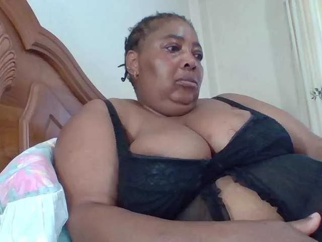 pussylips53 on BongaCams