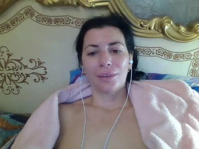 Offline Rosalinda37 on BongaCams