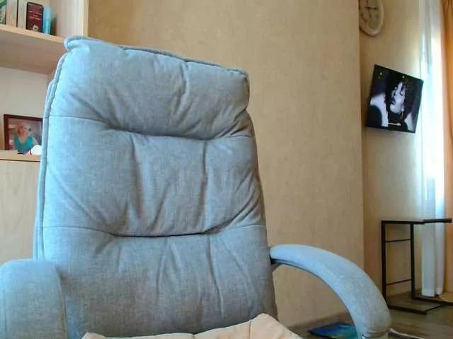 Offline rosewind8 on BongaCams