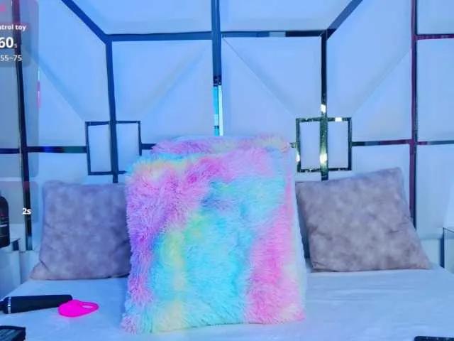 BongaCams SabrinnaTaylor is Freechat SabrinnaTaylor — I like kisses, caresses, and having you run your delicious, wet tongue over my body.