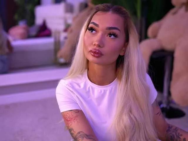 Offline SashaFerrera on BongaCams