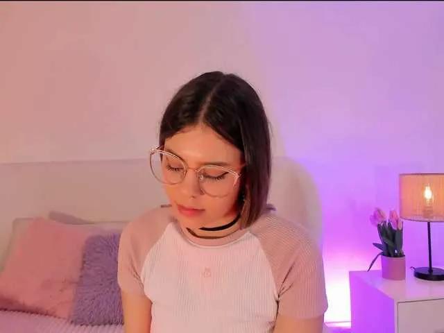 sienna-bloo — People like you, polite, kind and gentlemen. But I also like wild and strong guys; I love when u tease to make me cum! mmmm