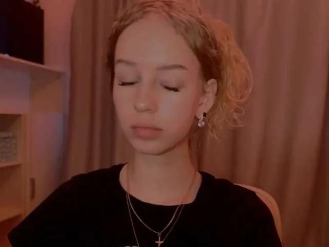 SweetyWhisper's avatar