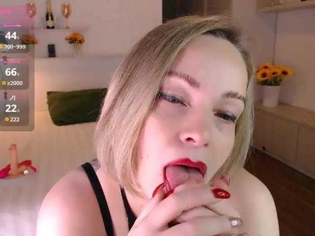 Tilly-Eliot on BongaCams 