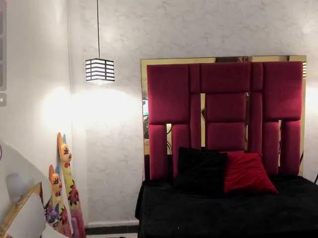 Offline violetsmith on BongaCams