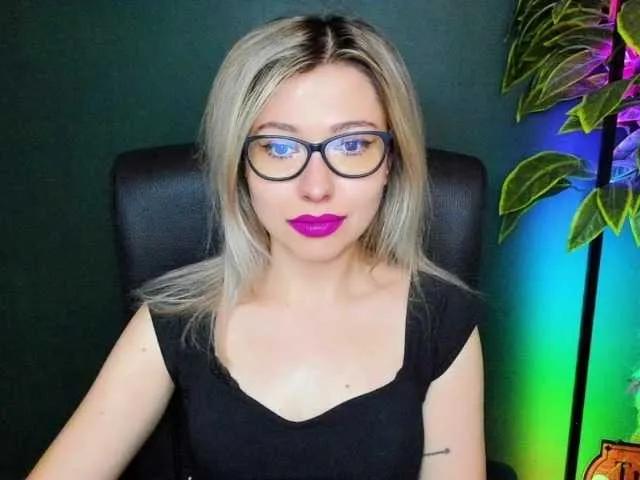 xxHeidiLove on BongaCams