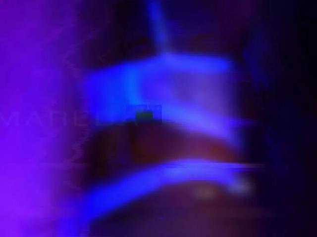 Offline your-red-wine on BongaCams