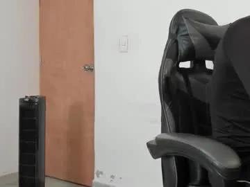 leo_jones389 — BIG CUM AT GOAL 9!!! #18 #lovense #young #bigass #smoke [150 tokens remaining]