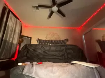 luvvlee on Chaturbate