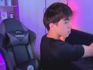 nicoisonline on Chaturbate