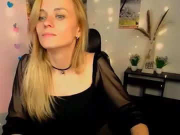 Freechat peppymia on Chaturbate