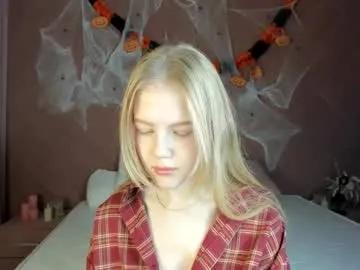 vicki_todd — GOAL: Sexy pose 1 min [22 tokens remaining] Welcome to my room! Feel at home^^ #new #feet #nonude #18 #natural