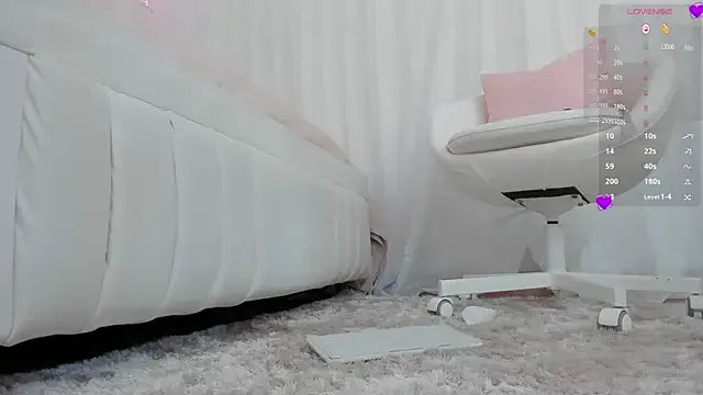 ami_sweet18 on StripChat