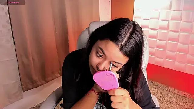 Freechat Ariana_Pierce on StripChat