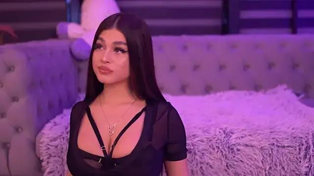 BellaNoirre on StripChat 