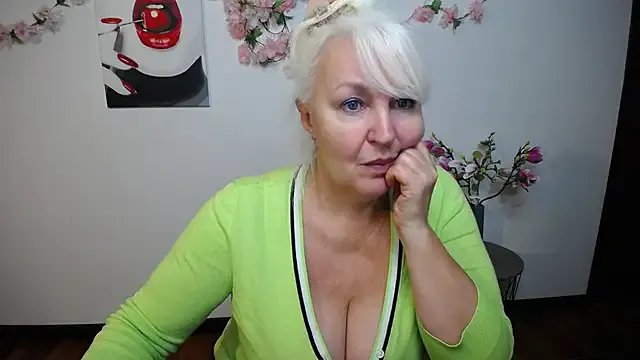 BlondyLeeBest on StripChat