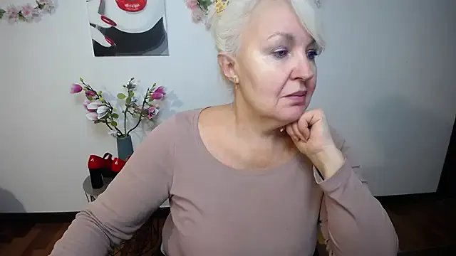 BlondyLeeBest on StripChat