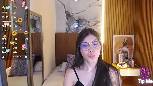 cassiehoward14 on StripChat 