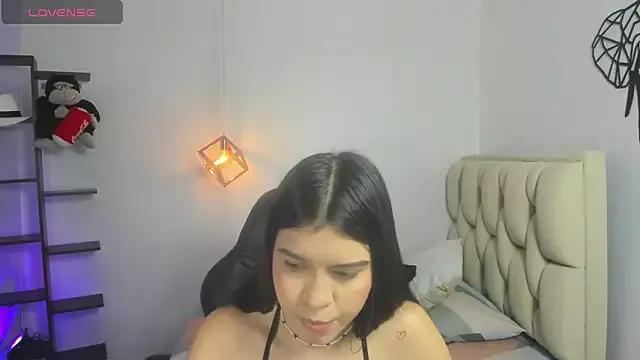 cassiehoward14 on StripChat 