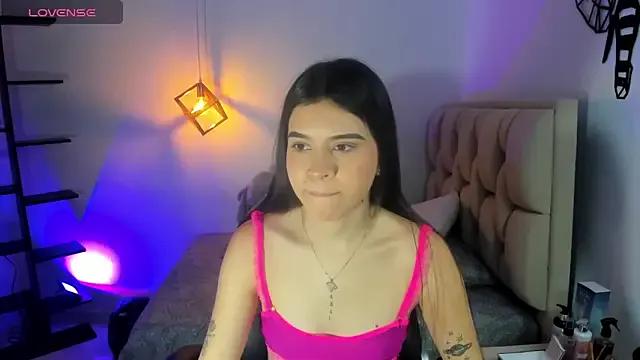 cassiehoward14 on StripChat 