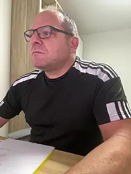 coupleLatinaLovers on StripChat