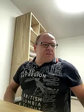 coupleLatinaLovers on StripChat