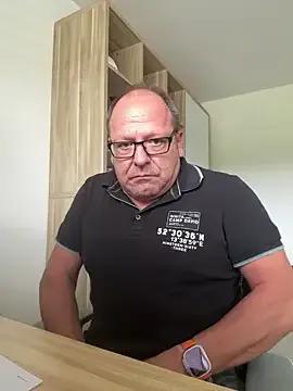 coupleLatinaLovers on StripChat