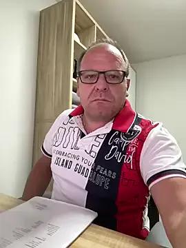 coupleLatinaLovers on StripChat