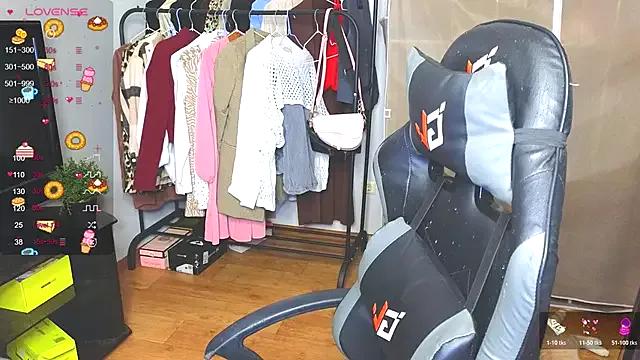 StripChat doll_barbieee is Freechat doll_barbieee — topless