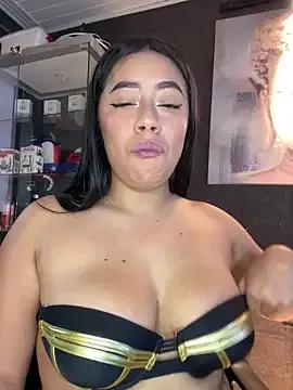 StripChat ElaaPerez is Freechat ElaaPerez — take off my leggings in the office