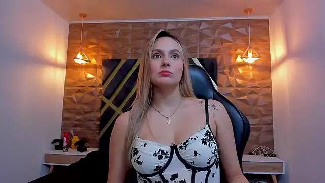 Emmaa_white_ on StripChat 