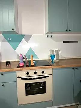 fuckdoll_18 on StripChat