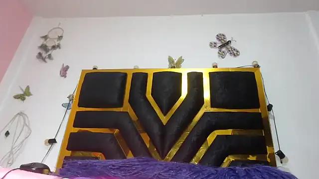 Helennahot on StripChat 