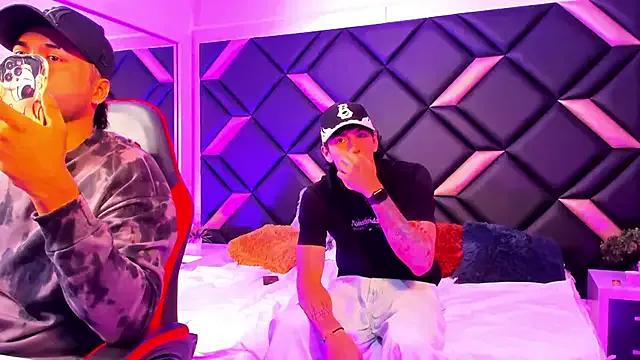 Freechat Hot_Threesomee on StripChat