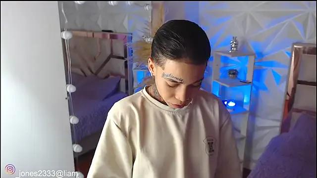 Jonesliam23 on StripChat