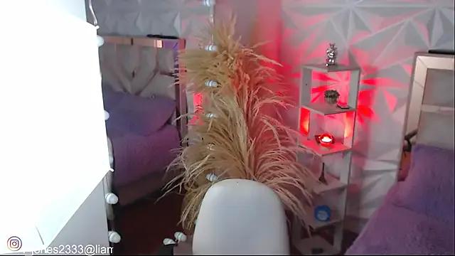 Jonesliam23 on StripChat