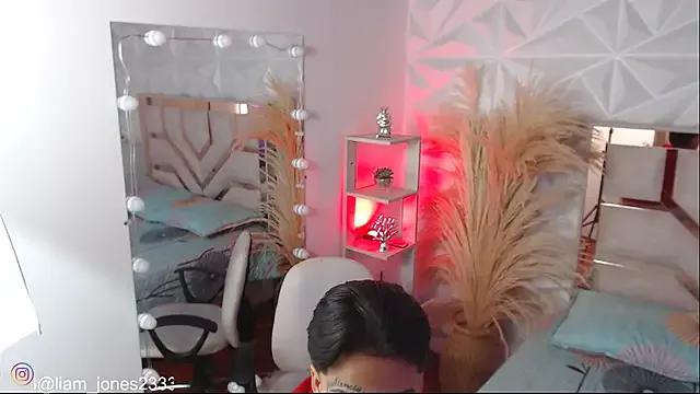 Jonesliam23 on StripChat