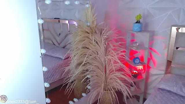 Jonesliam23 on StripChat