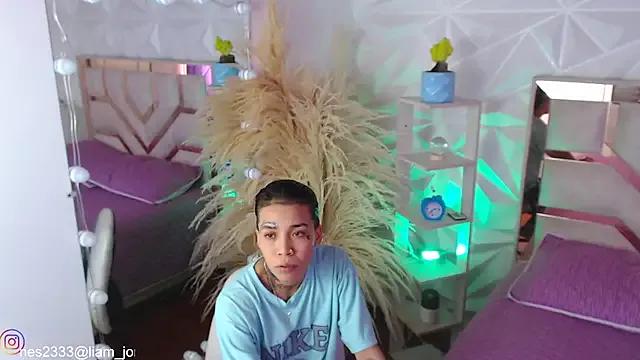 Jonesliam23 on StripChat