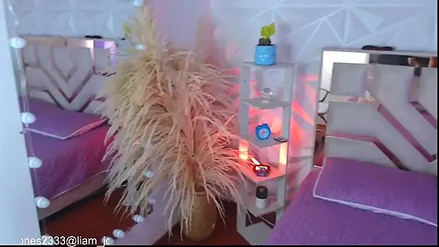 Jonesliam23 on StripChat