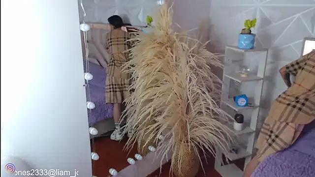 Jonesliam23 on StripChat