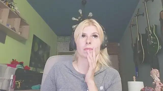 StripChat karmija is Freechat karmija — SQUIRT