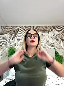 KellyHayden on StripChat 