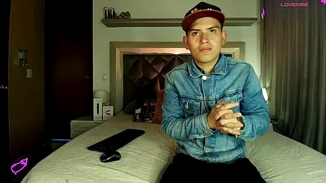 StripChat kinkypetite1 is Freechat kinkypetite1 — boobs out