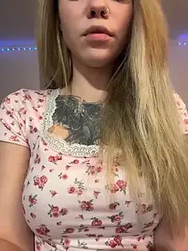 StripChat KittyMissyX is Freechat KittyMissyX — Christmas gift: an Apple MacBook!